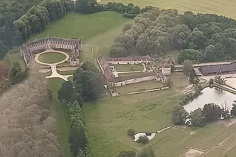 Châteaux & Cathédrale – L'Ouest Francilien vu du Ciel