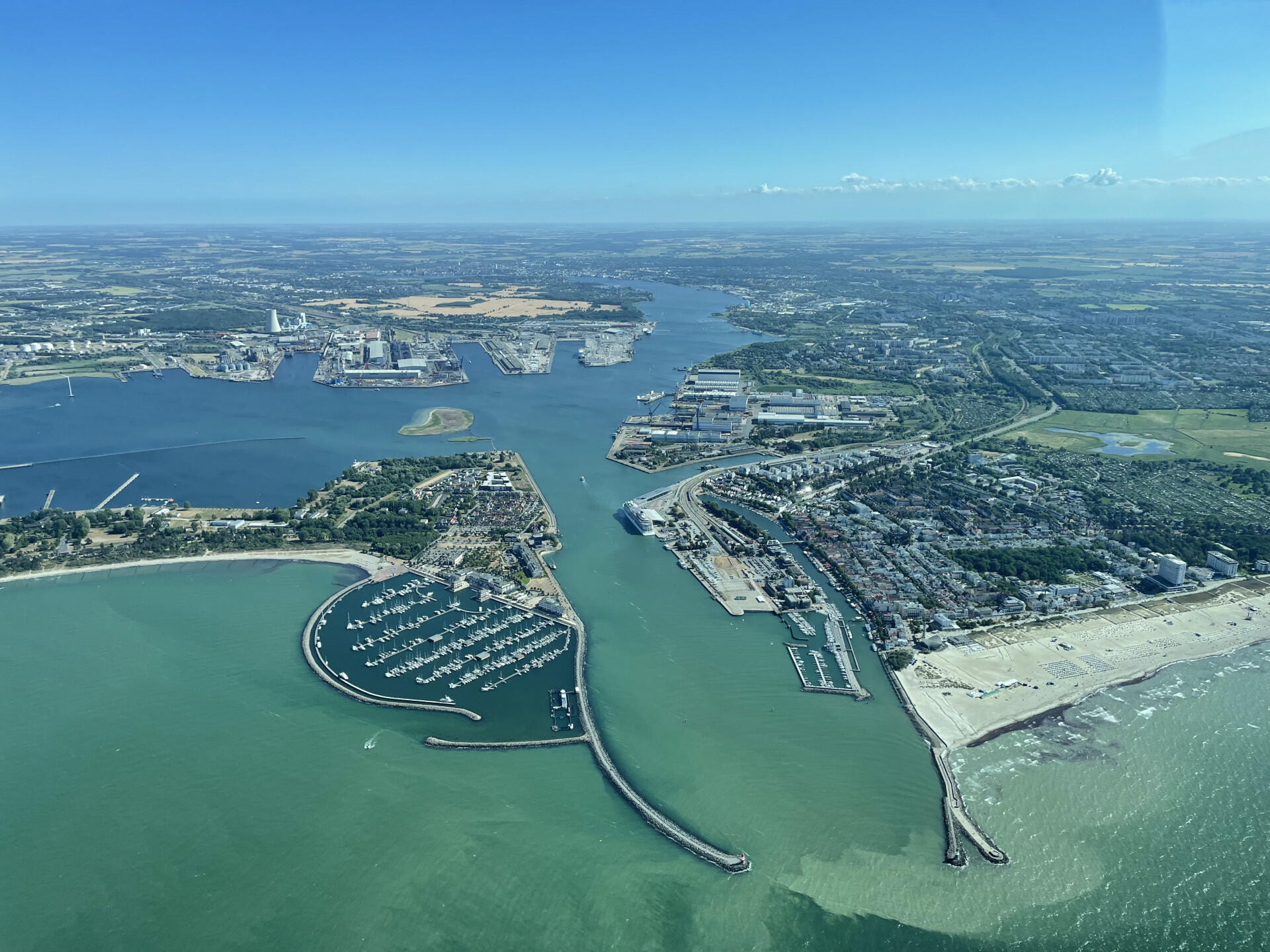 Rundflug entlang der Ostseeküste