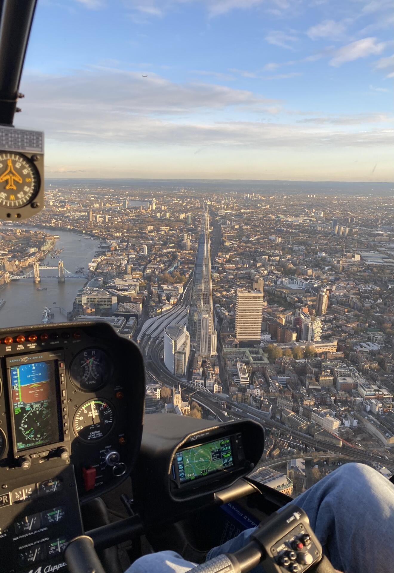 Discover London from above, fly along the Heli Routes