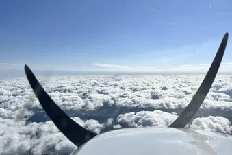 Von Nord nach Süd, Flug an den Bodensee nach Friedrichshafen