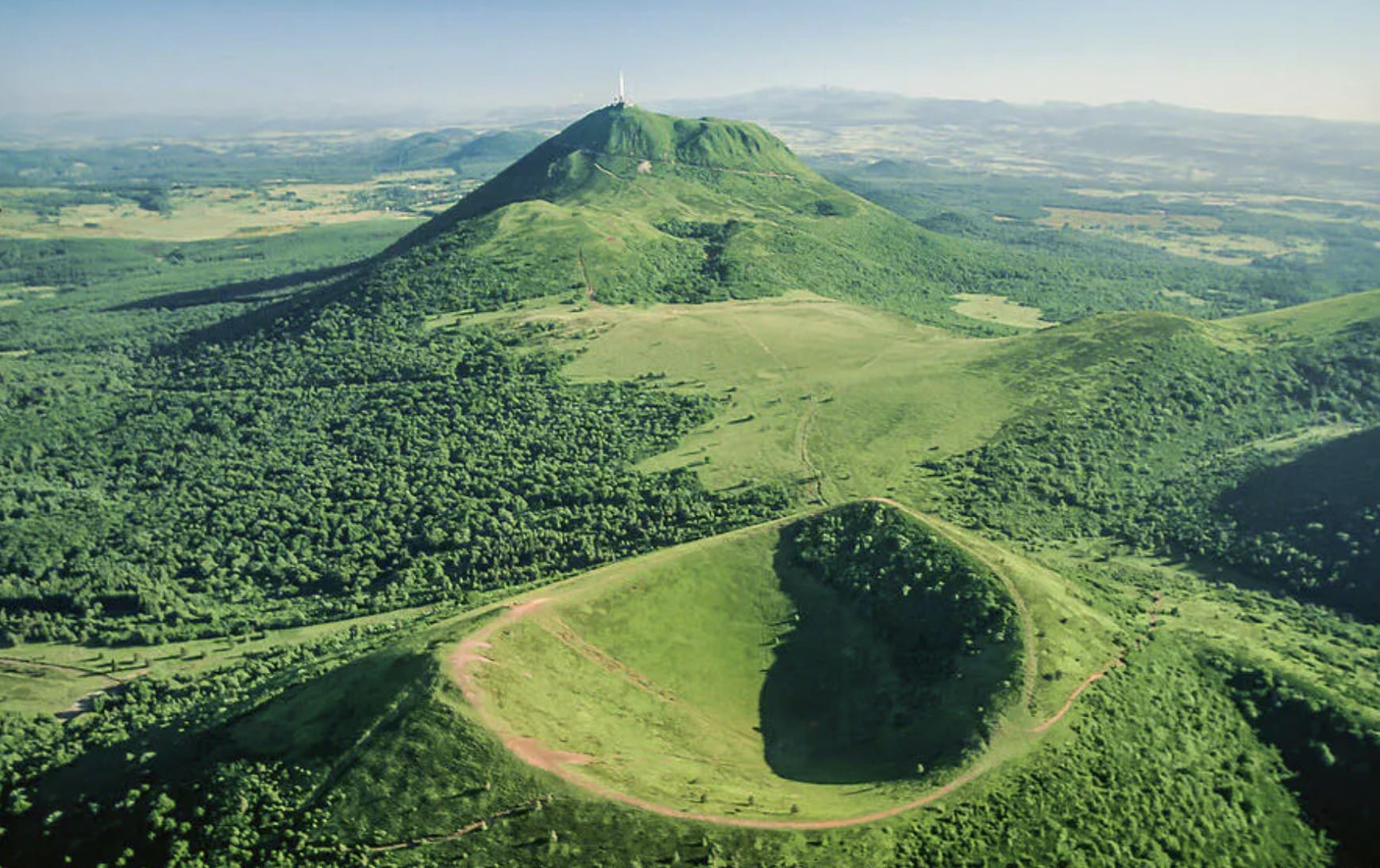 Survol du Parc naturel des volcans d’Auvergne