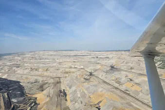 Braunkohleabbaugebiet mit seinen gigantischen Ausmaßen