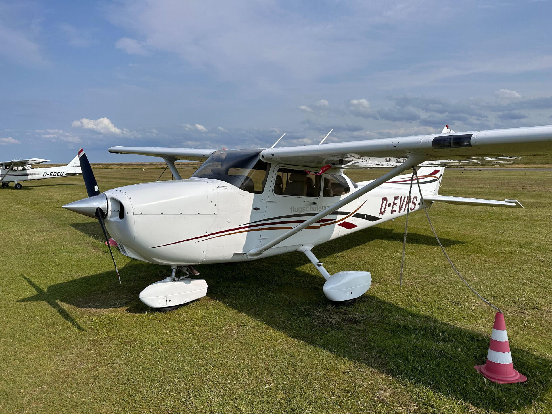 Cessna 172 von schraeg vorne