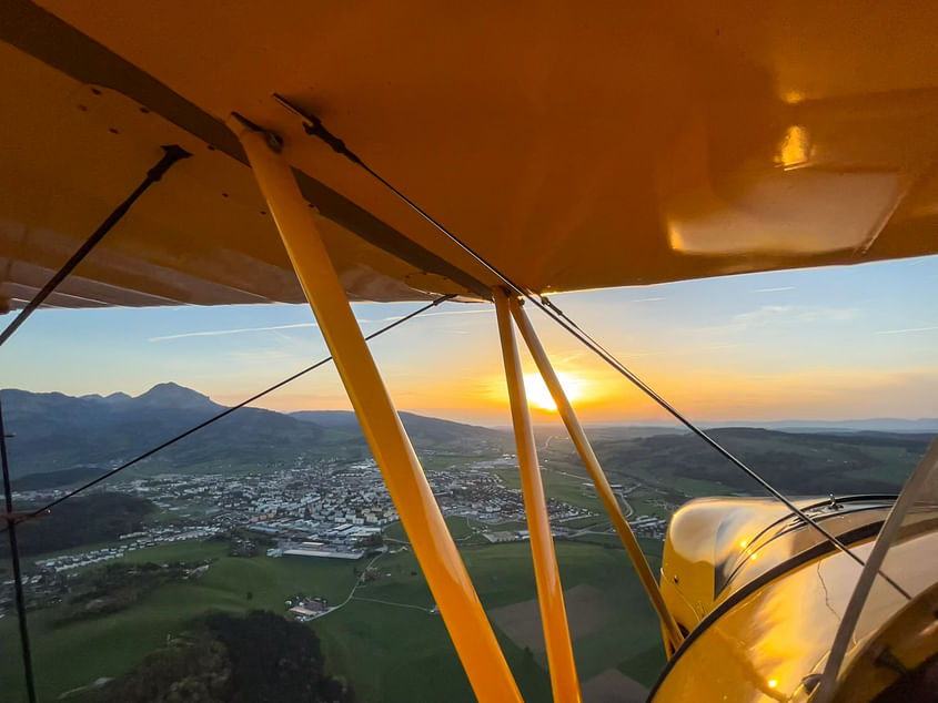 Voltige / acrobatie cheveux au vent avec un mythique Bücker