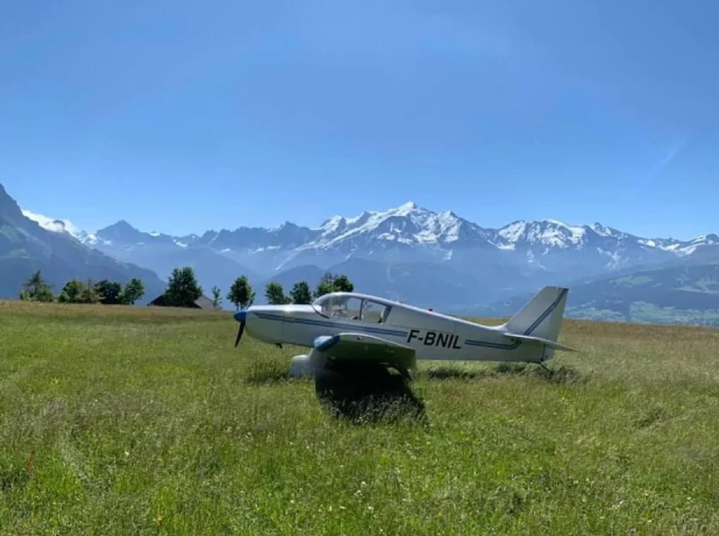 Le Jodel D-140 "Mousquetaire" en montagne