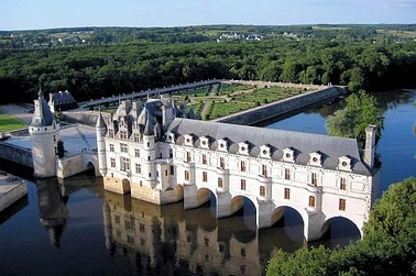 Survol des Châteaux de la Loire depuis Lognes