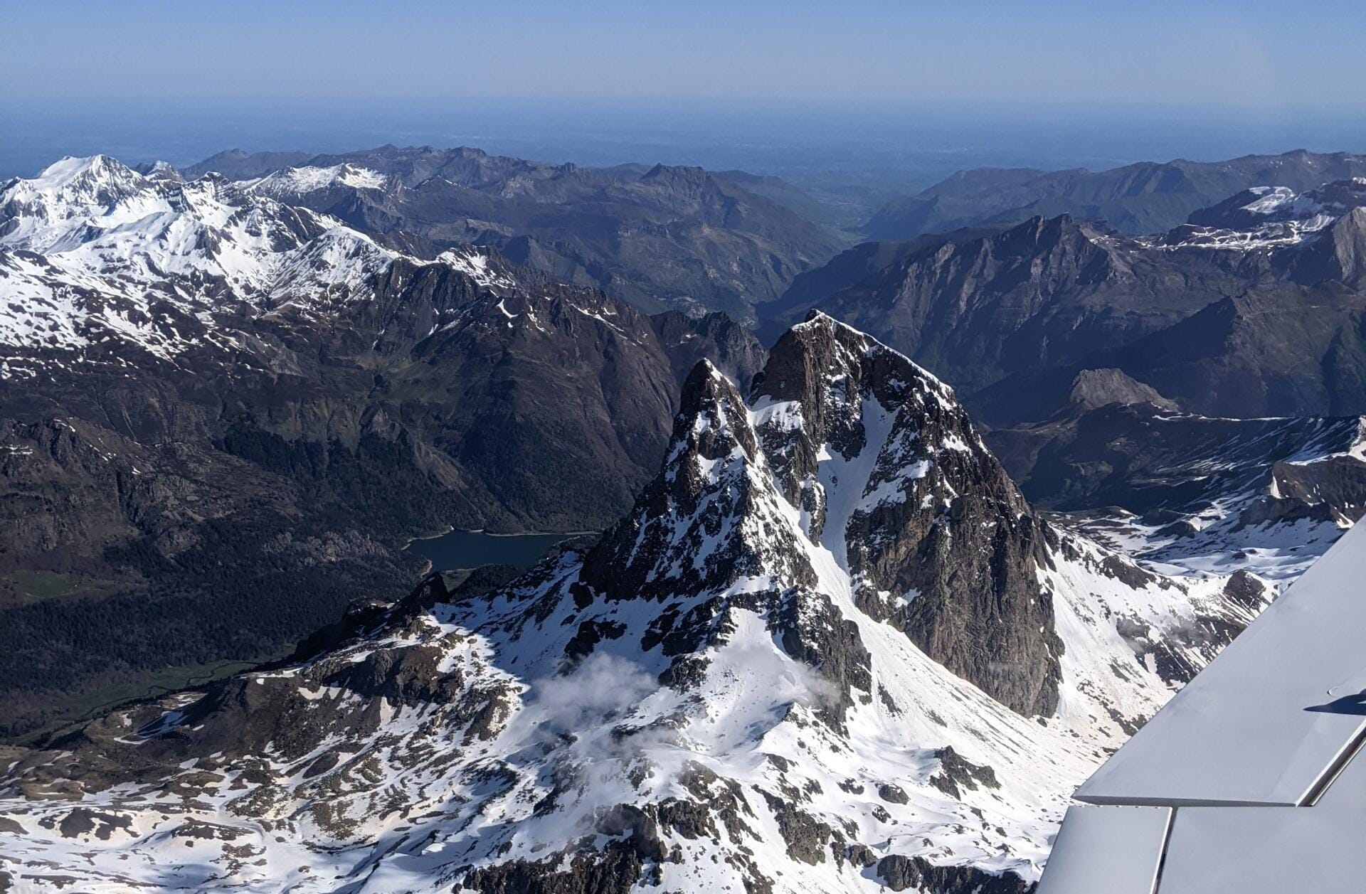 Pic du midi d'Ossau au printemps