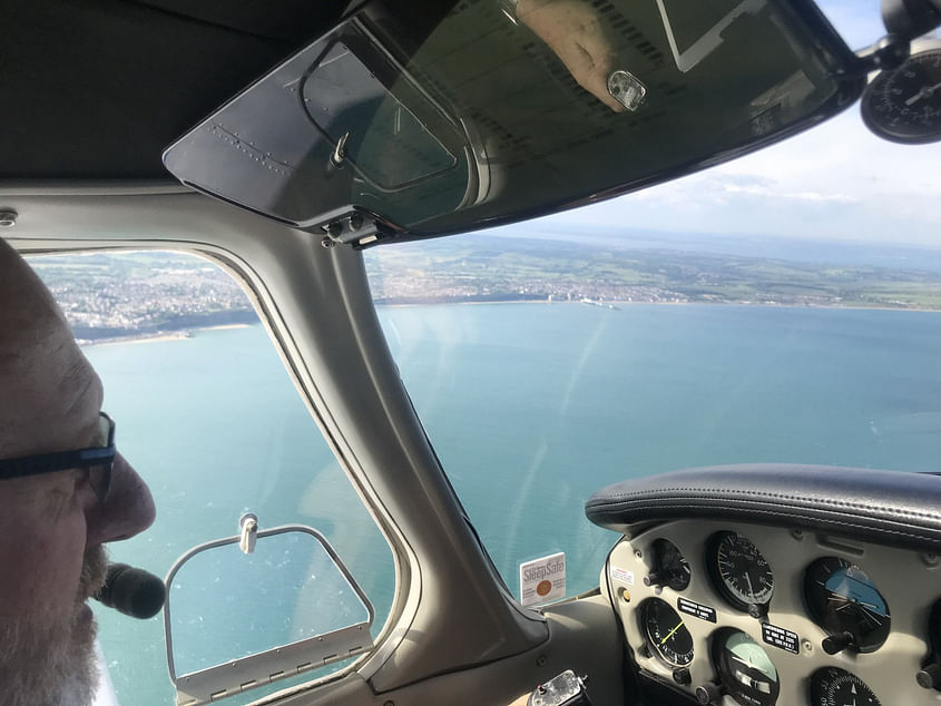 Short hop to Sandown for lunch - 1 Seat