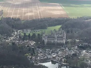 Survol : châteaux nord est parisien depuis Pontoise