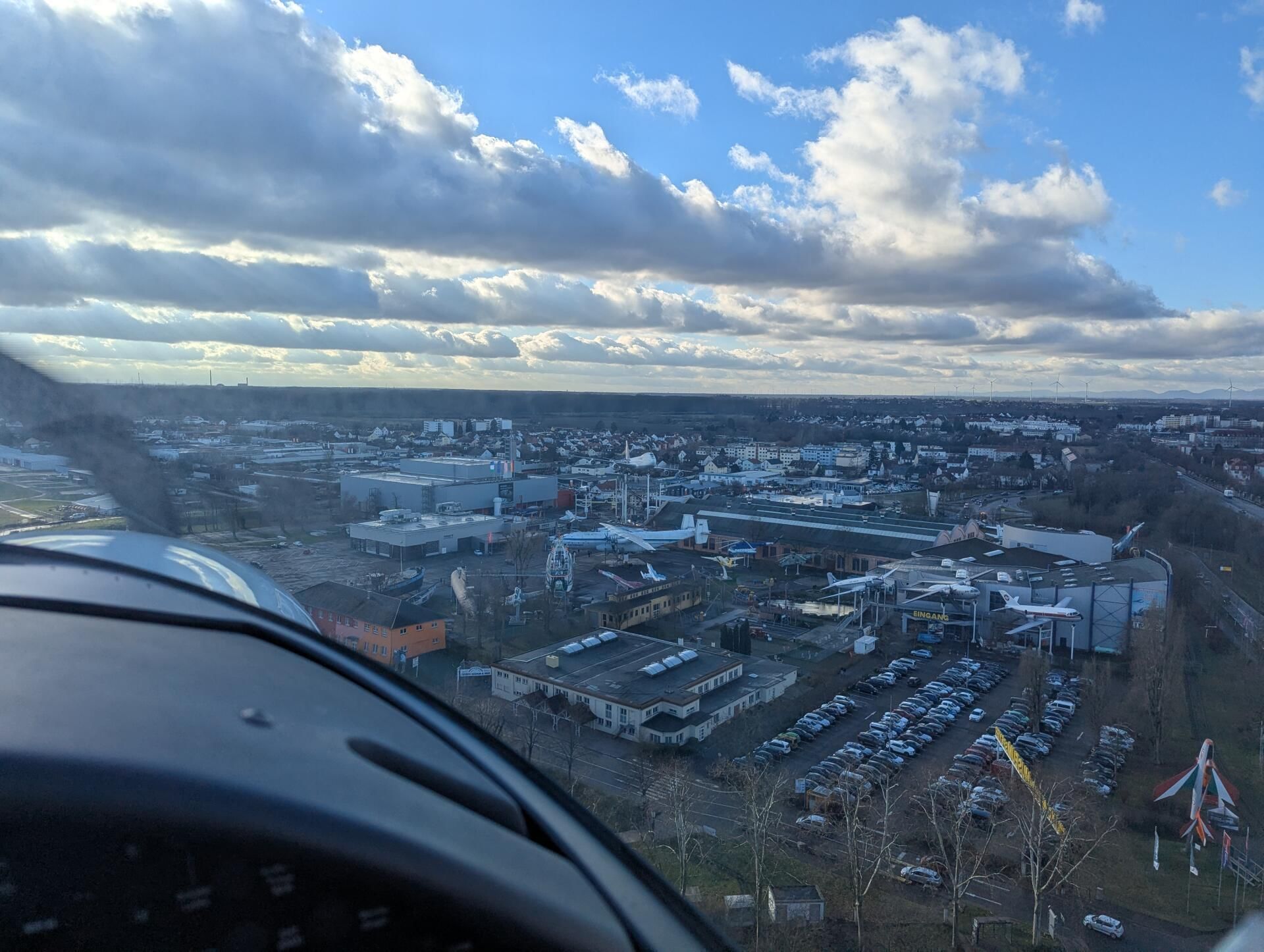 Speyer, Endanflug ueber Technikmuseum