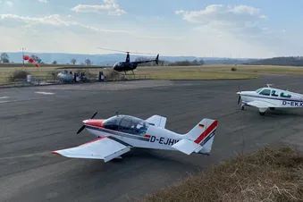 Waffelschmaus am Flugplatz Höxter (1P.)