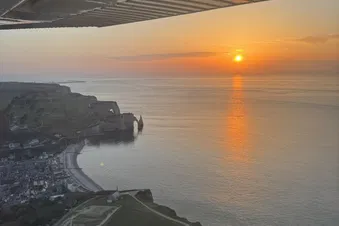 Survol de la falaise d'Etretat