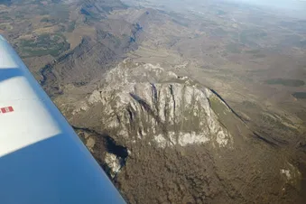 Découverte aérienne du pays Cathare et du piémont Pyrénéen