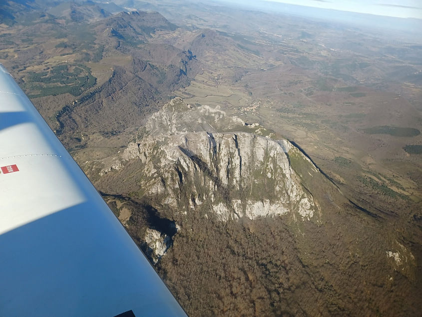 Découverte aérienne du pays Cathare et du piémont Pyrénéen