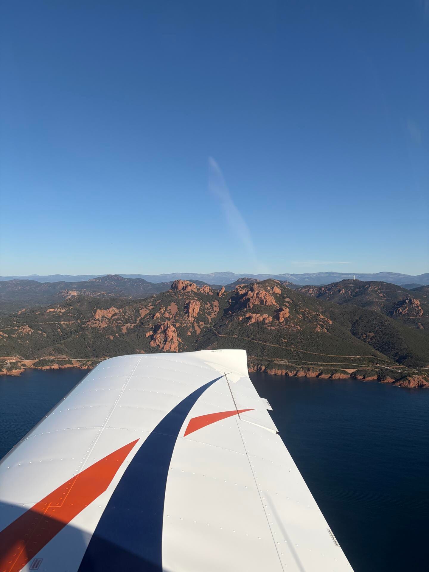 Venez découvrir les Iles d'or depuis le ciel