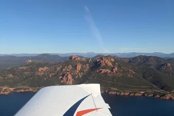 Venez découvrir les Iles d'or depuis le ciel