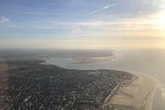 Balade aérienne à la découverte des deux baies
