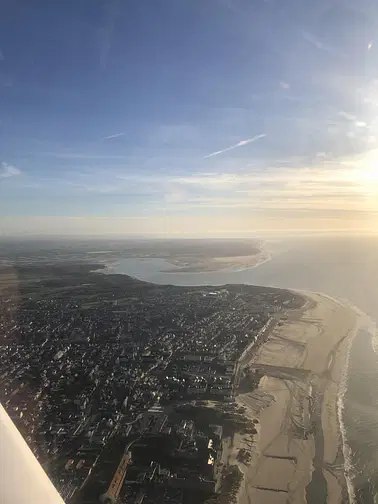 Balade aérienne à la découverte des deux baies
