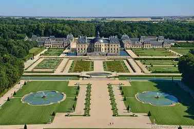 Châteaux (Vaux-le-Vicomte, Fontainebleau, ...) vus du ciel