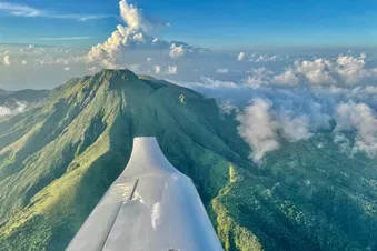 Survol du nord de l'île et de la Montagne Pelée