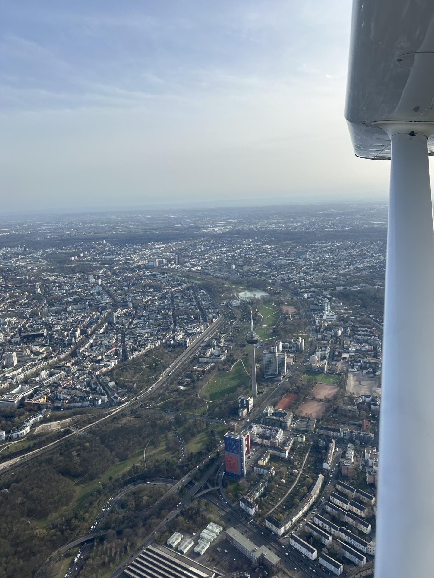 Flug über Tagebau, Kölner Dom und Siebengebirge