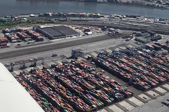 Individuelle Rundflüge über Hamburg und die Ostsee