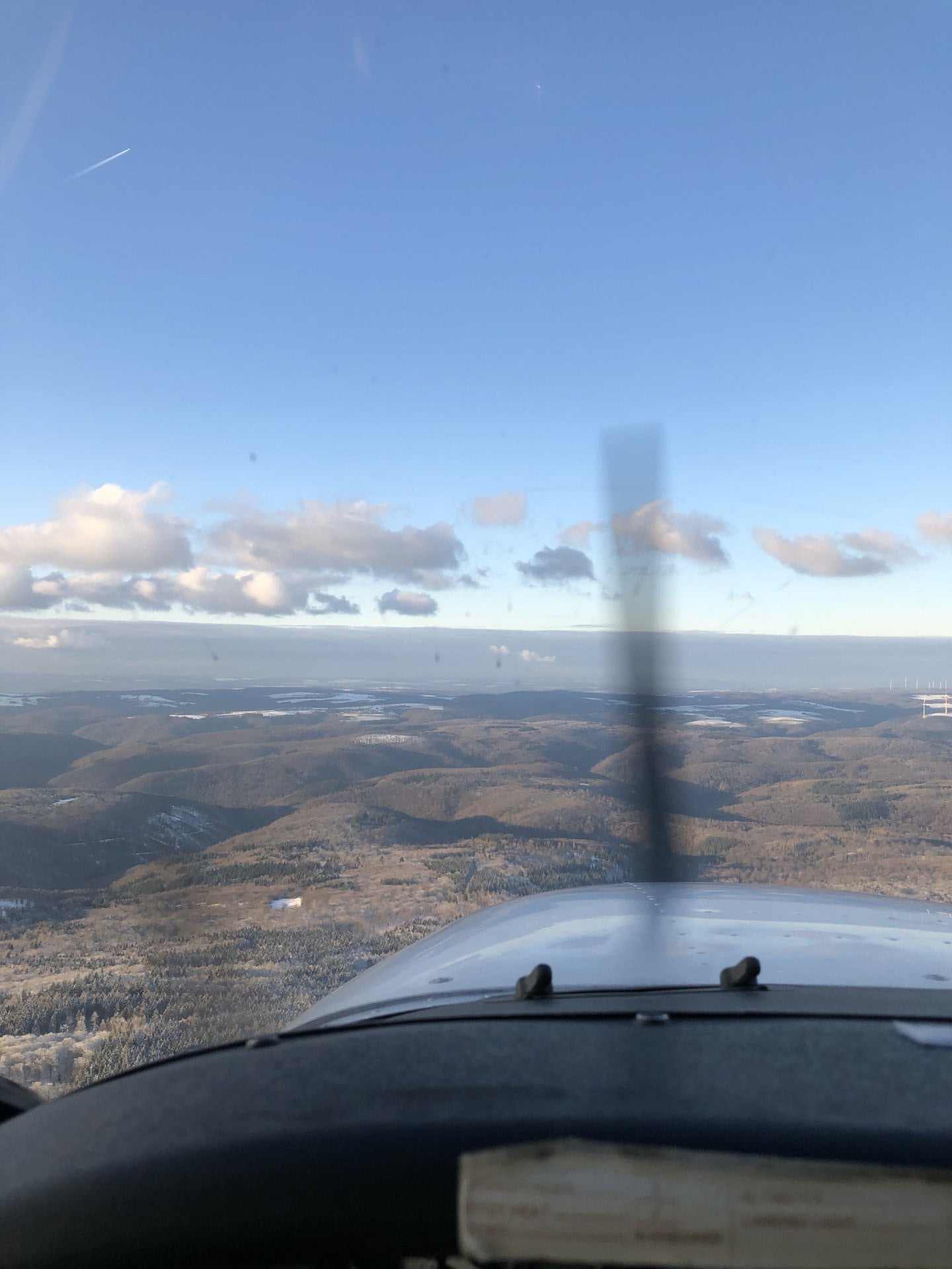 Traumhafter Flug über die verschneite Eifel