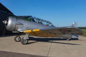 Vintage Harvard Warbird Experience - 30 mins near London.