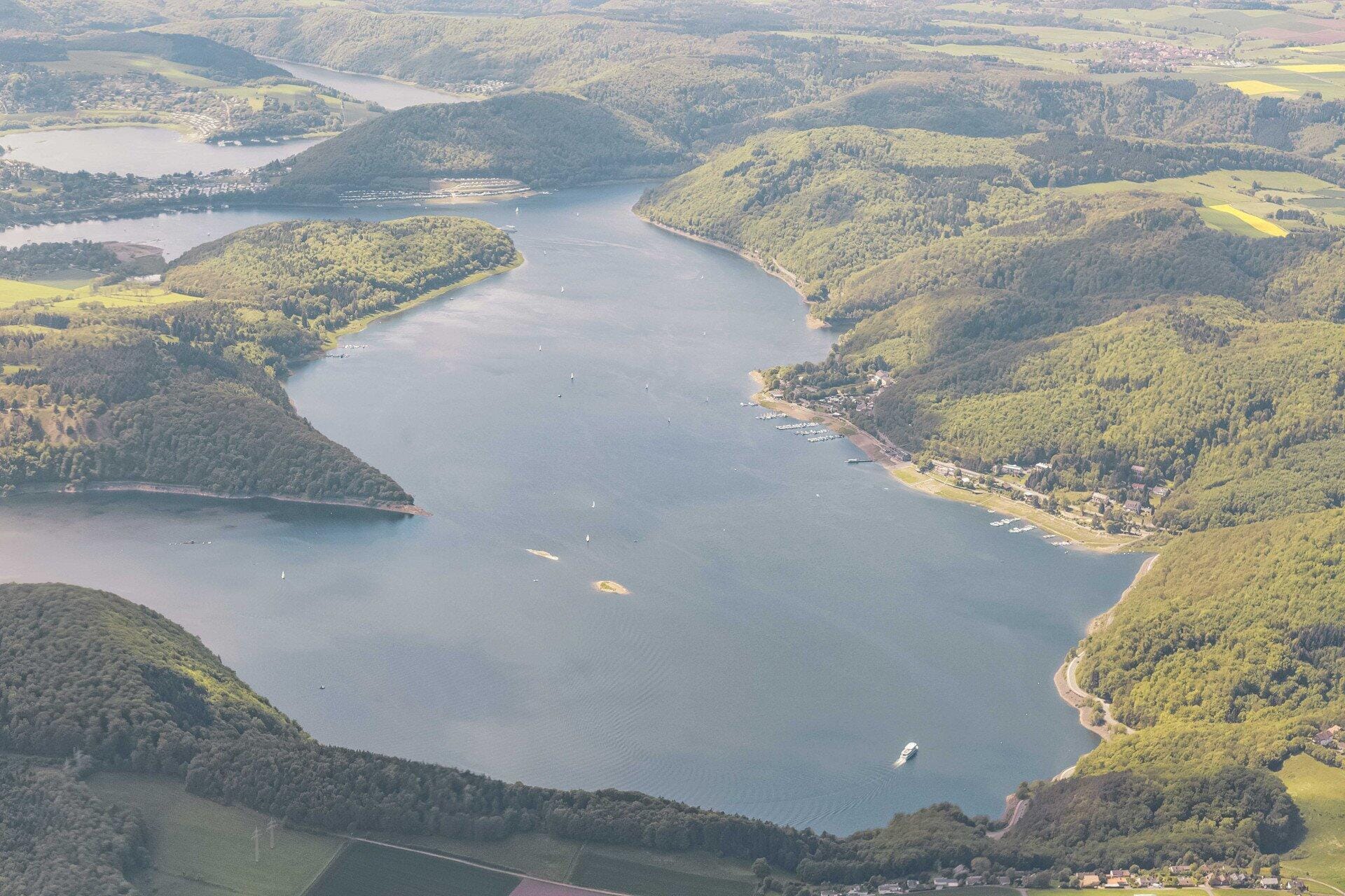 Großer Rundflug über Kassel / Edersee / Wartburg / Brocken