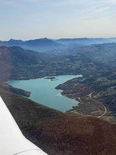 🏔️ Entre lacs et montagnes : découvrez la Savoie du ciel
