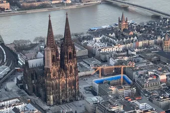 Rundflug über den Kölner Dom und über den Tagebau Garzweiler