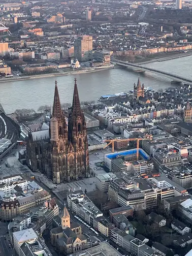 Rundflug über den Kölner Dom und über den Tagebau Garzweiler