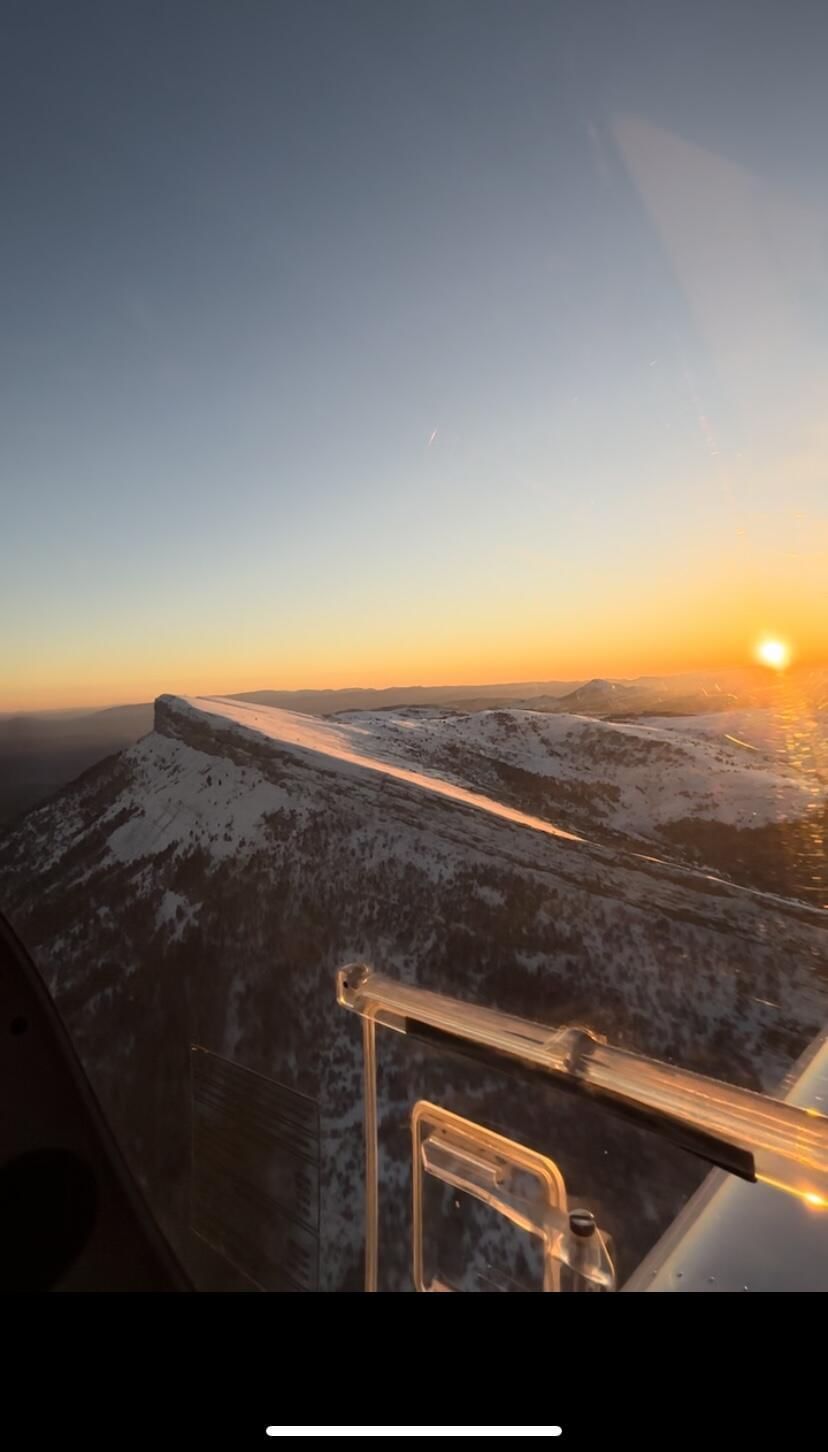 Vol au dessus du Lac de Serre-Ponçon, Pic de Bure et Ceuze