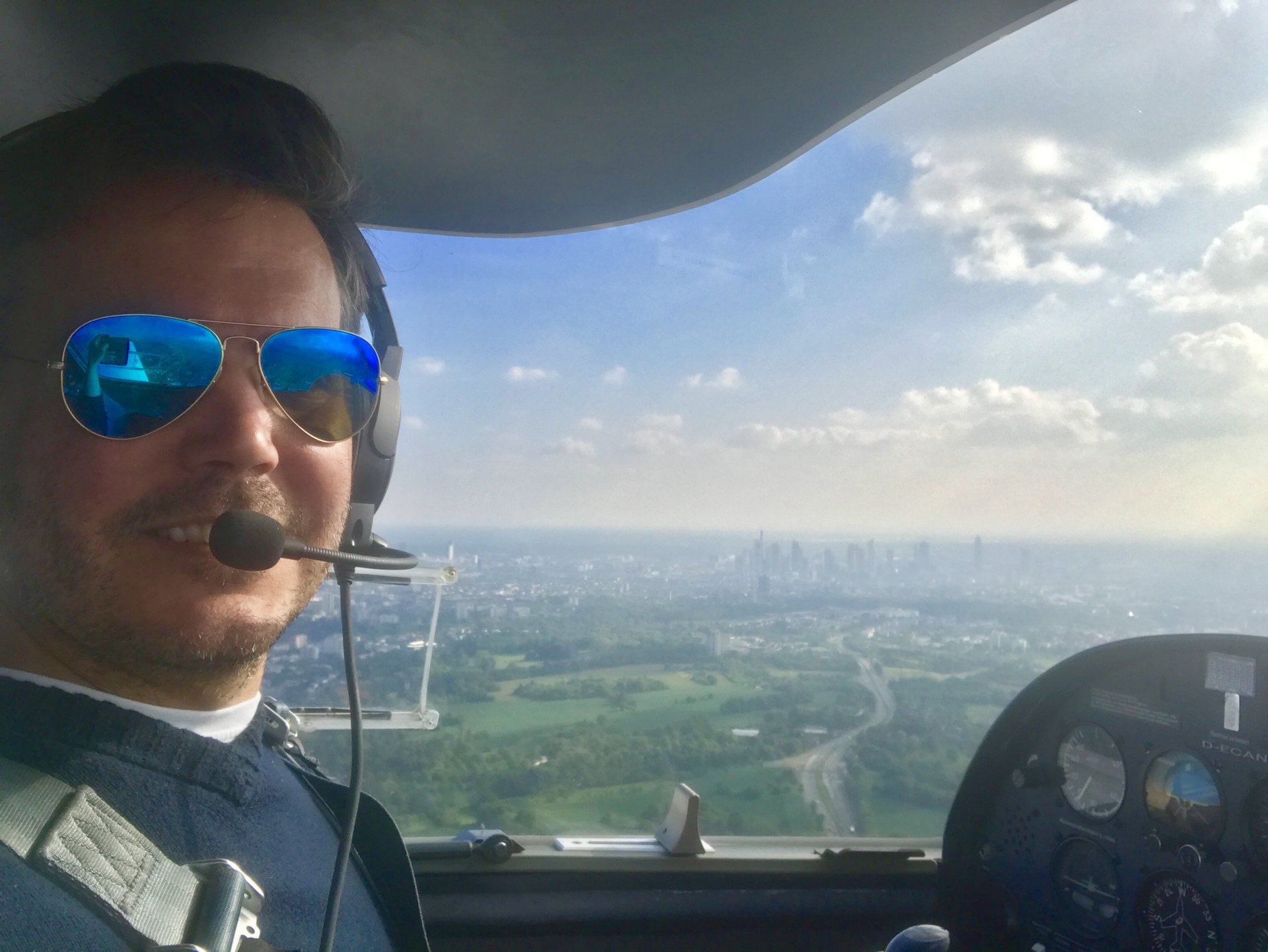 Ein Rundflug über den Taunus mit Blick auf die Skyline
