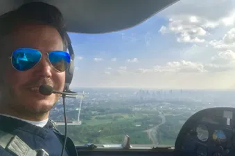Ein Rundflug über den Taunus mit Blick auf die Skyline