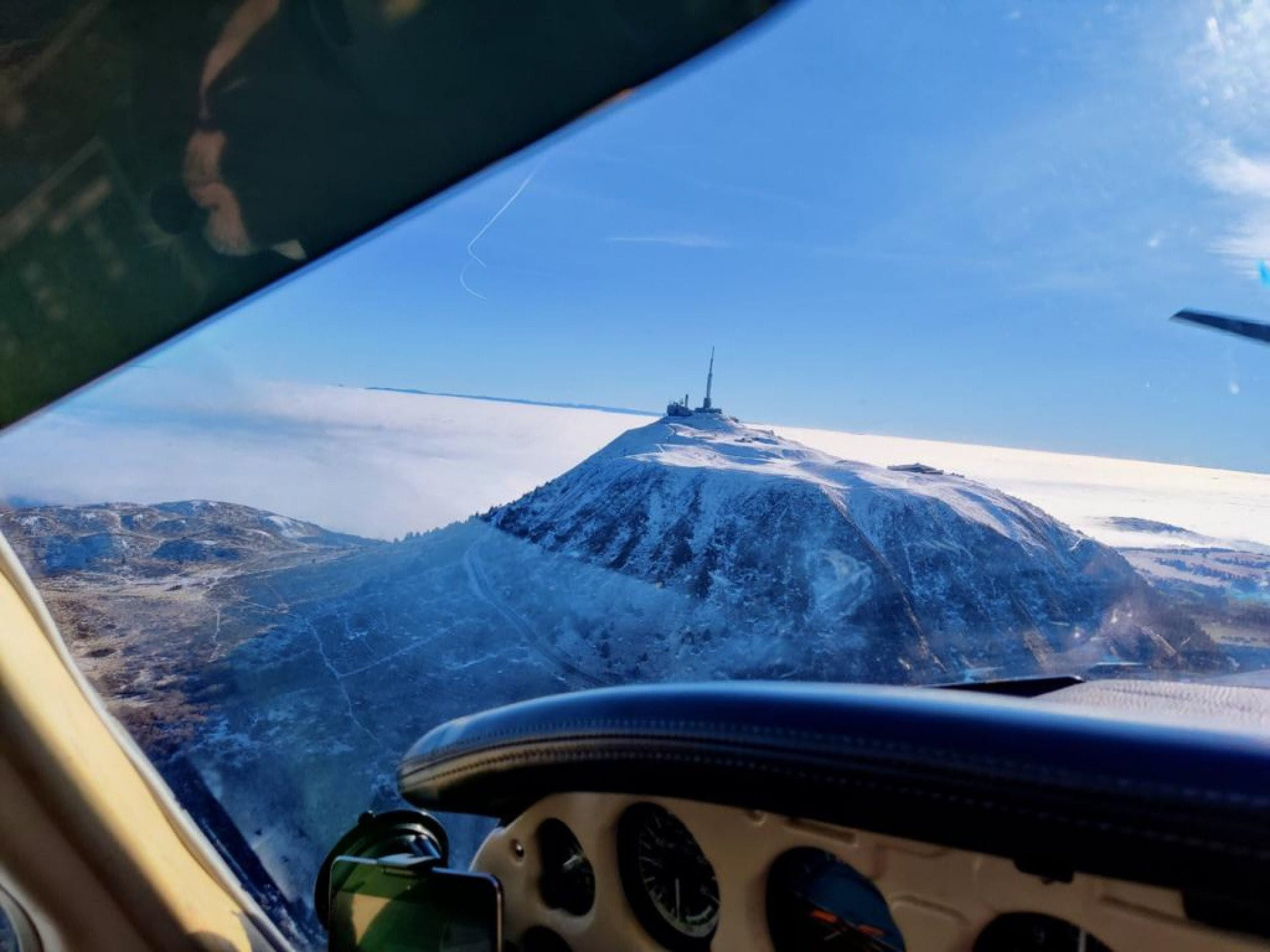 Survol des volcans d'Auvergne !