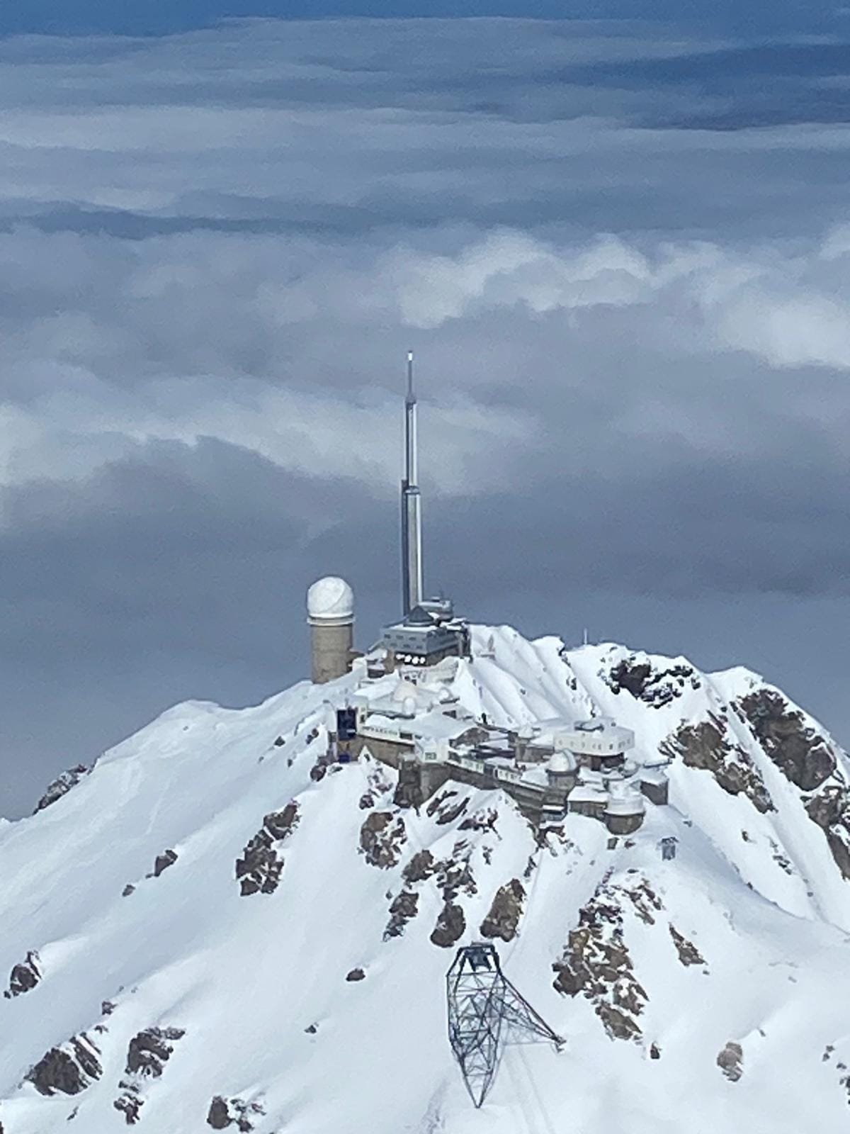 Les Pyrénées vues du ciel : Pic du Midi et Luchon