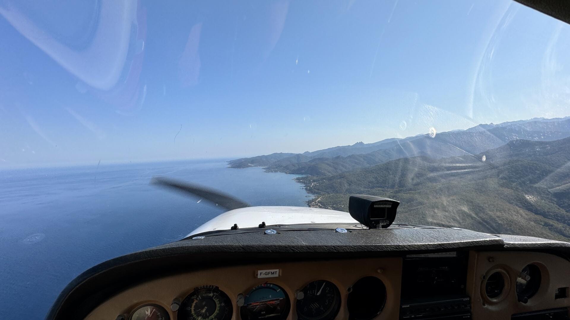 Vue du cockpit du Cessna 172N