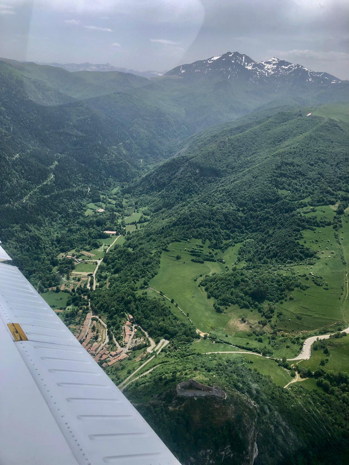 Découverte aérienne du pays Cathare et du piémont Pyrénéen