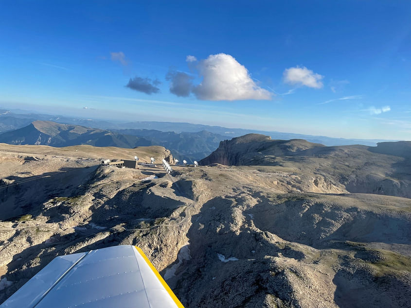 Survol de la haute montagne, proche des étoiles, depuis Gap