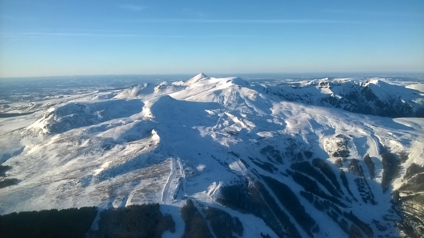 Vue aérienne du Sancy