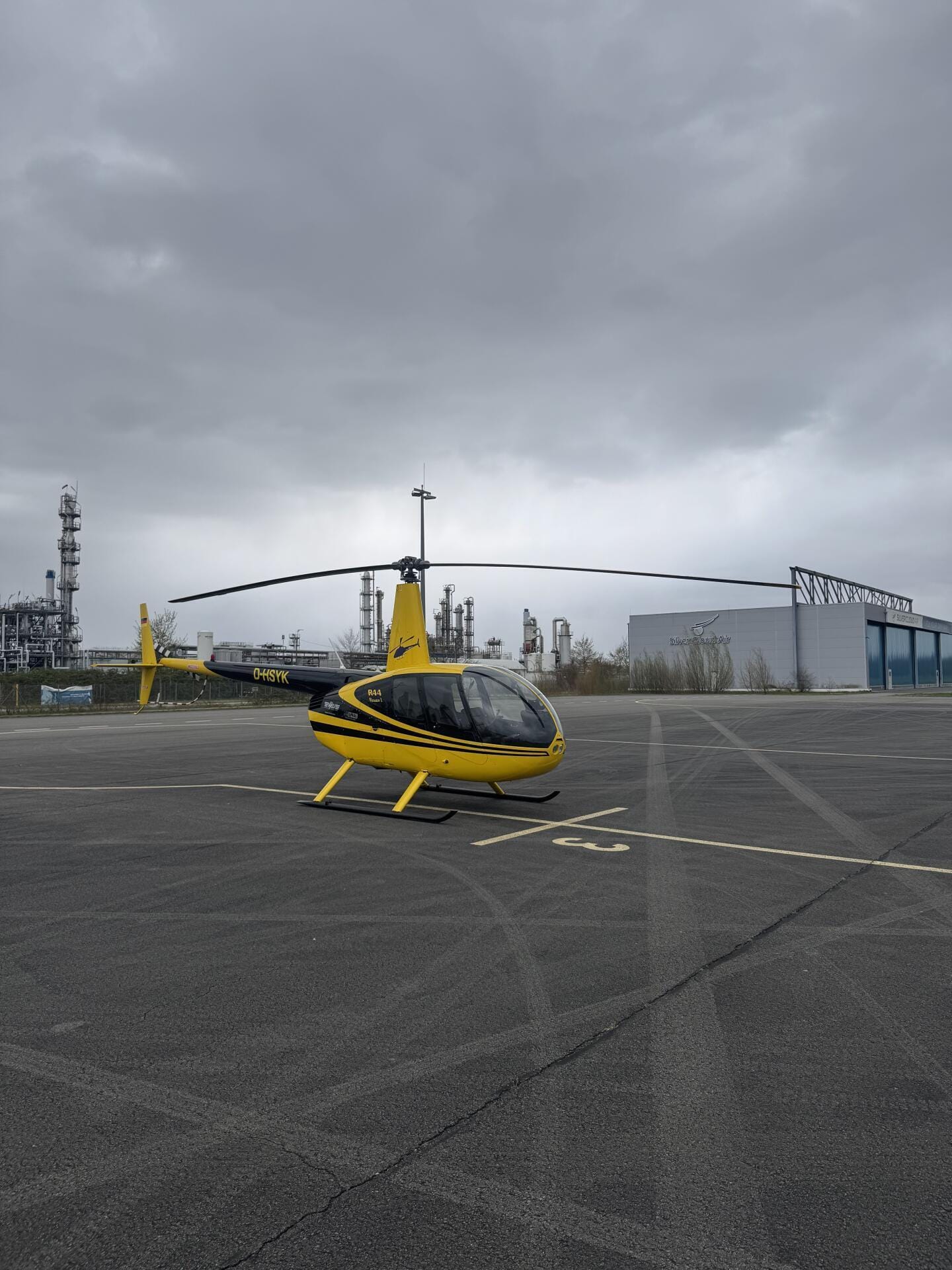 Robinson R44 von der Seite