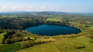 La chaîne des Puys vue du ciel au départ de Montluçon