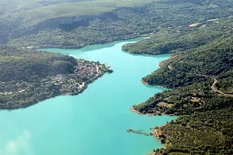 Balade aérienne à travers lacs & plateaux à Vinon-sur-Verdon