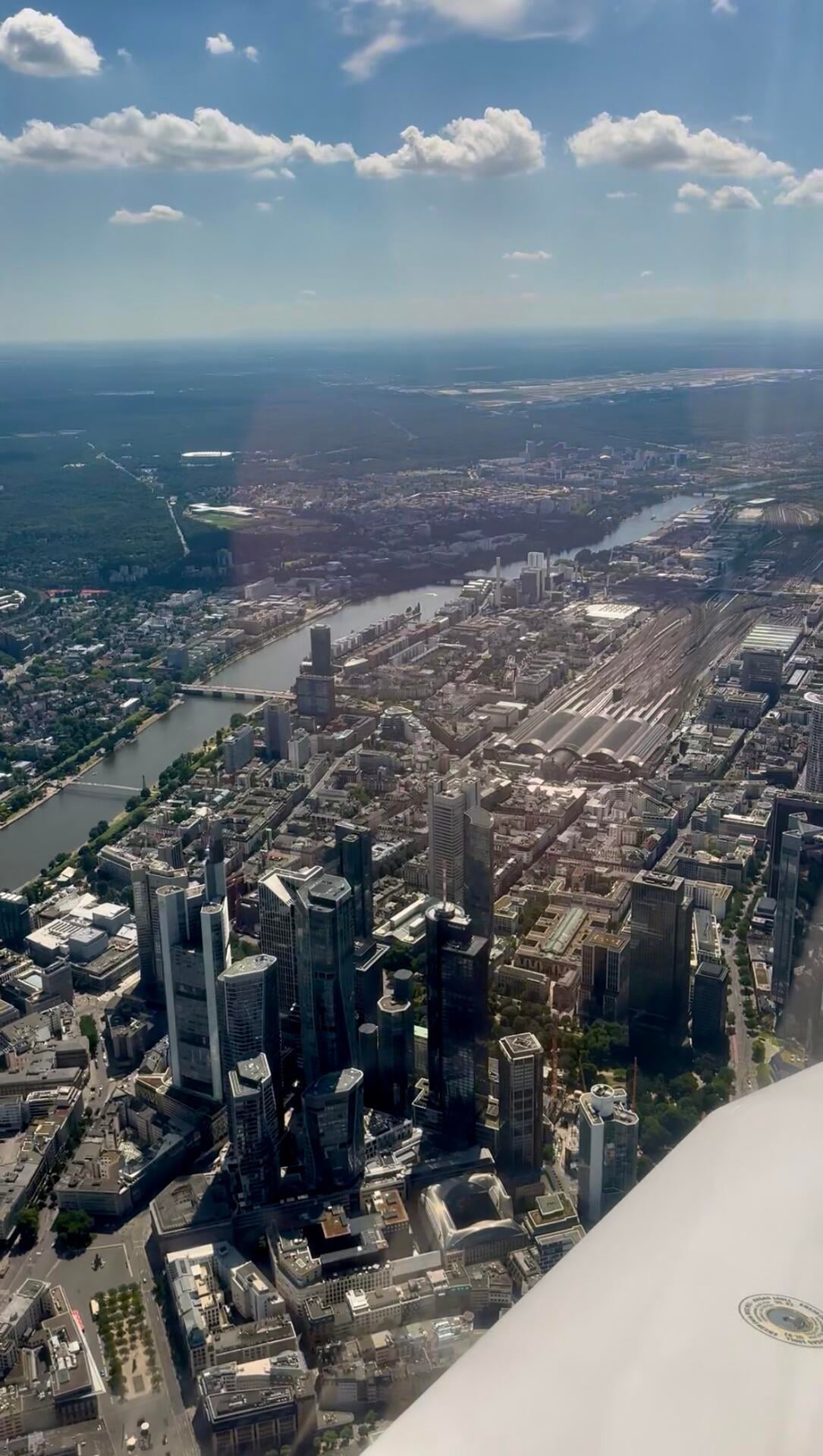 Vom Rheingau über die Skyline Frankfurts