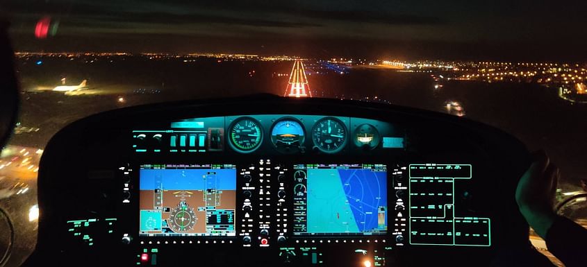 For avgeeks: Fly your own ILS/NDB/GPS approach