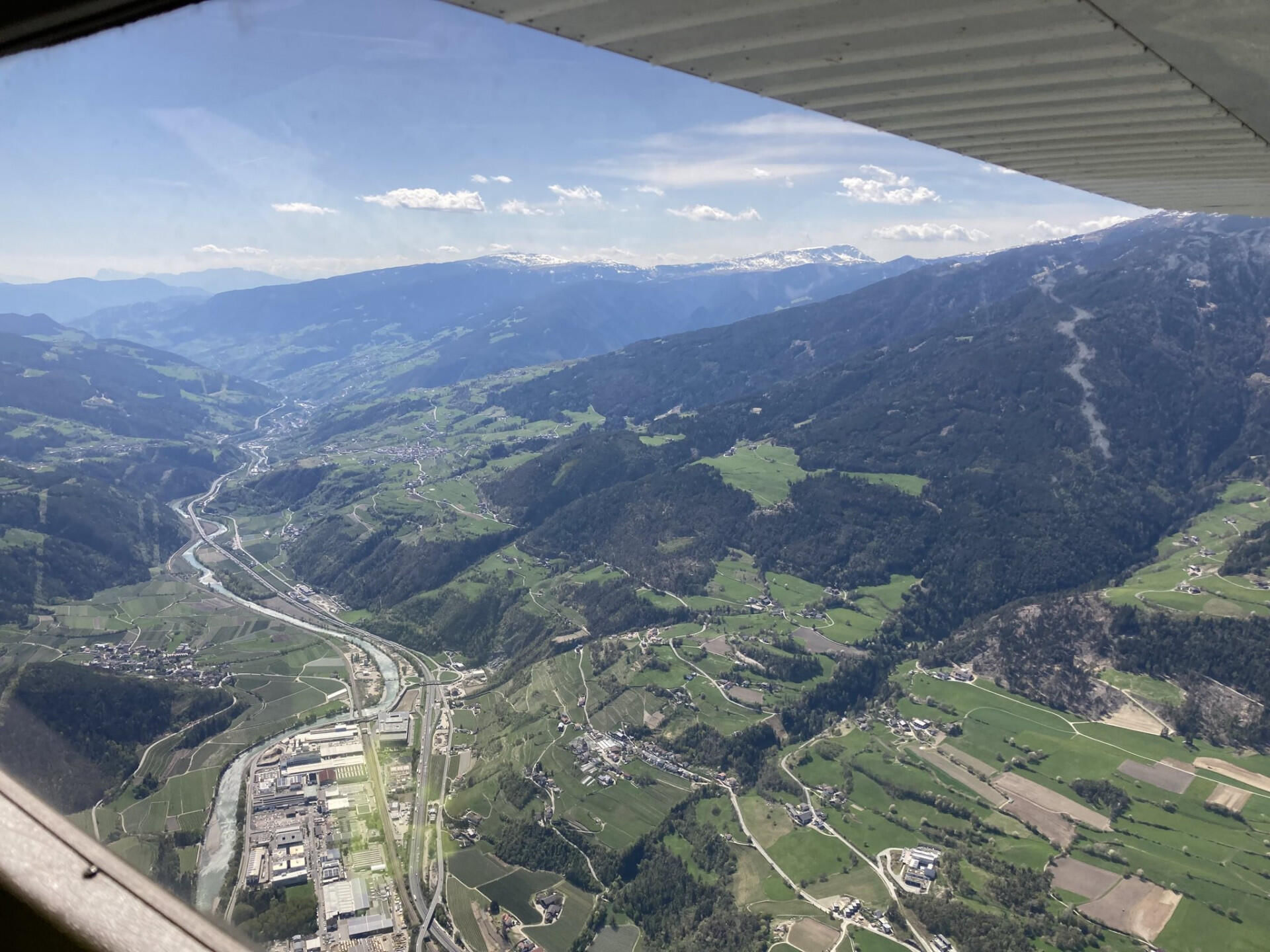 Flug durch die Alpen