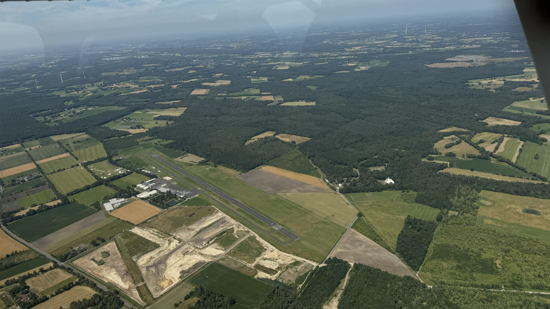 Dienslaken flugplatz