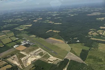 Dienslaken flugplatz