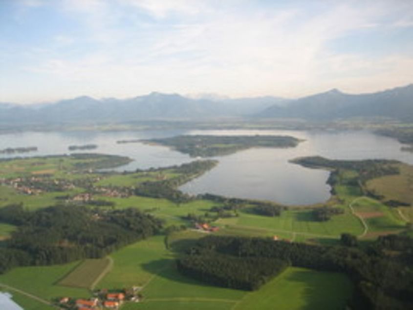 Rundflug über die Alpen: Chiemsee Schliersee und Tegernsee